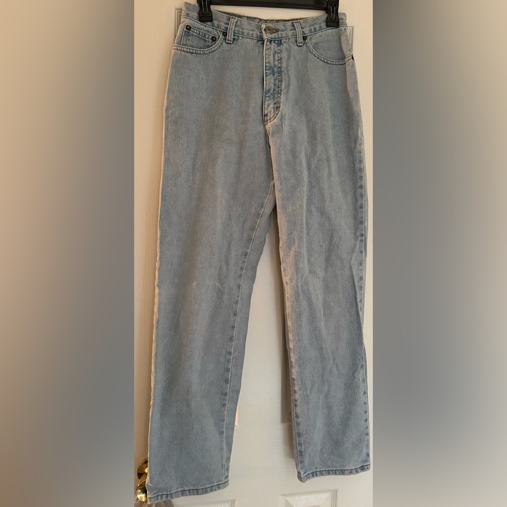 Classic Straight-Light Wash Slim Fit Women's Jeans